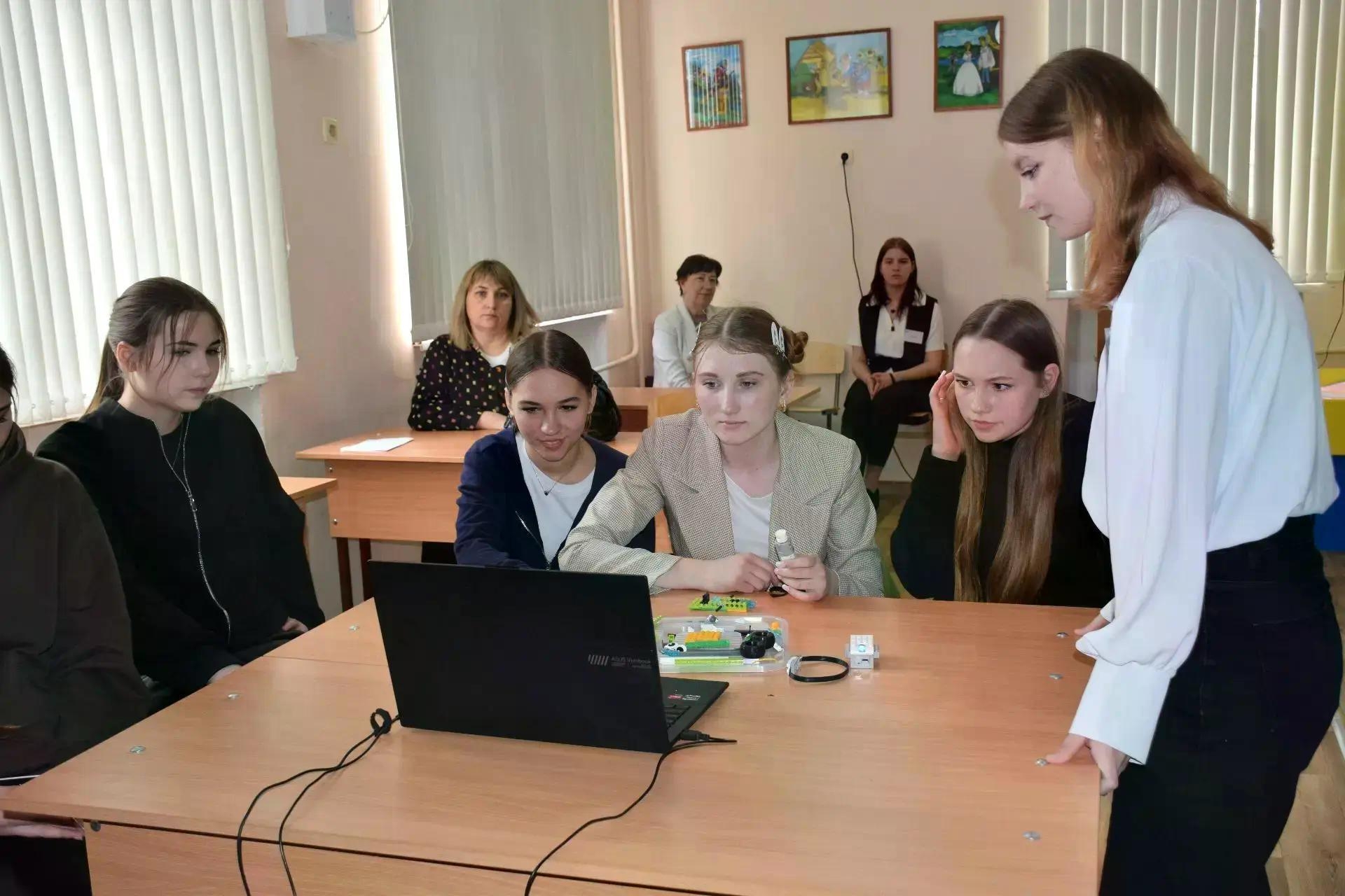Выпускники 9-х классов  Обливского района приняли участие в медиавыезде по развитию среднего профессионального образования