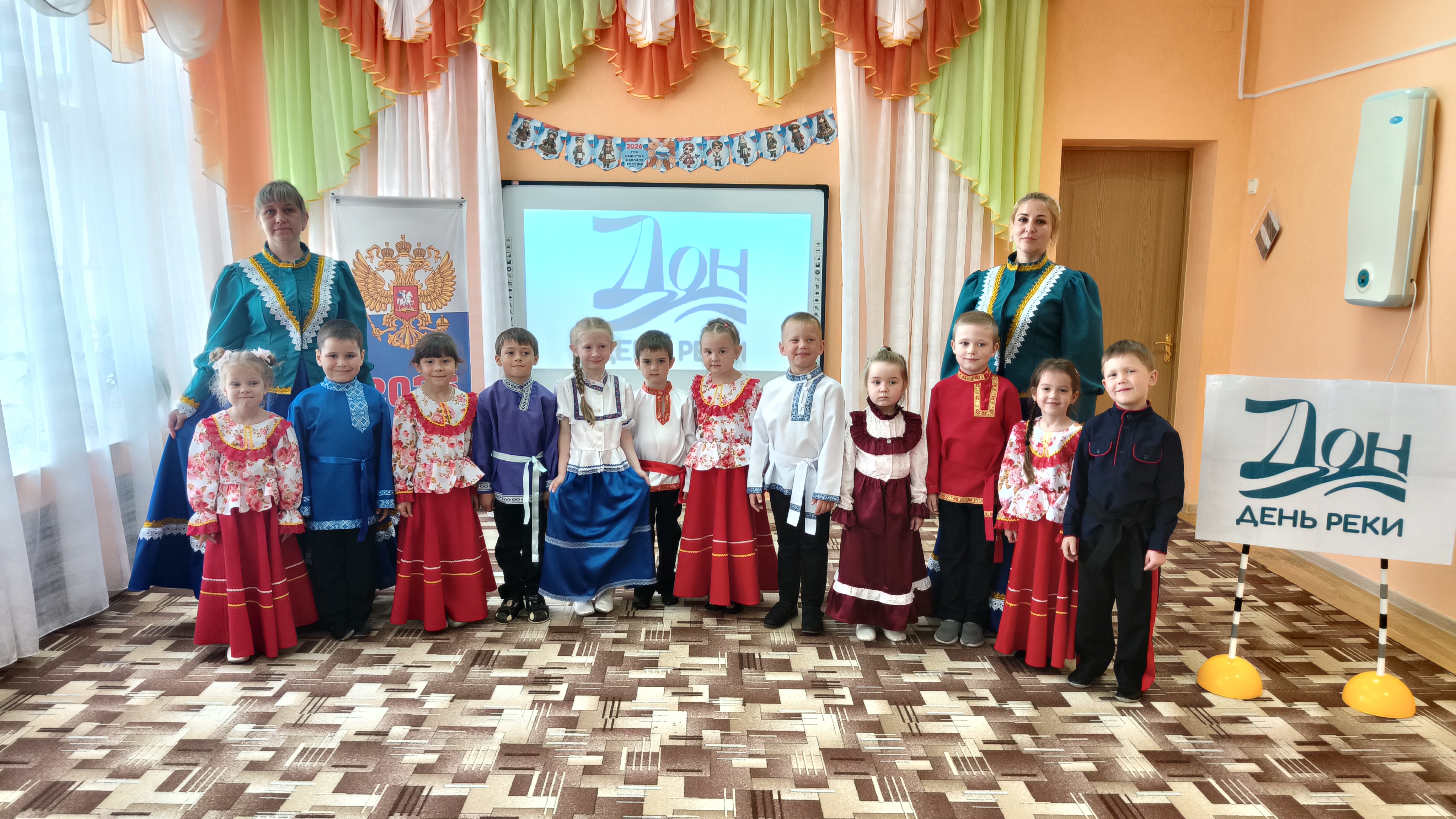 Казачьи традиции и любовь к родному краю: участие в акции «Синеокий Дон казачий»